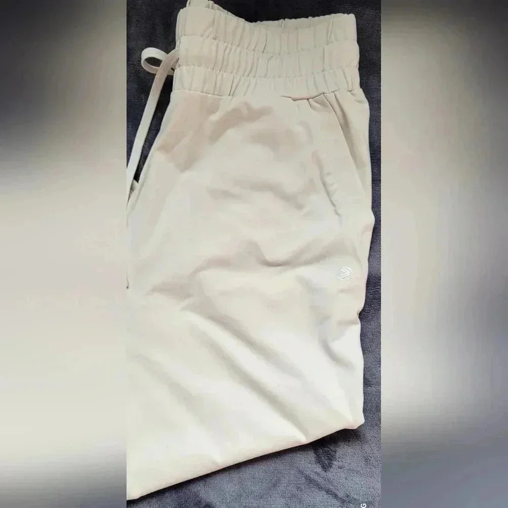 SAVVI Women’s Street Joggers, size medium, Light Cream Color - Picture 5 of 7